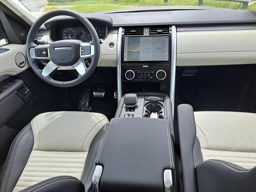2025 Land Rover Discovery P360 Dynamic SE