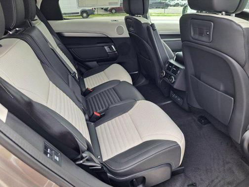 2025 Land Rover Discovery P360 Dynamic SE
