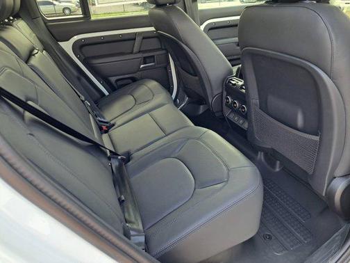 2025 Land Rover Defender 110 P300