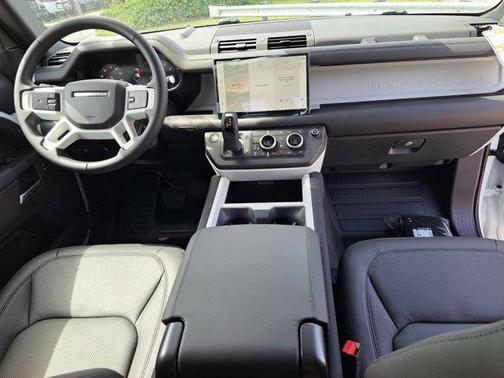 2025 Land Rover Defender 110 P300