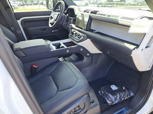 2025 Land Rover Defender 110 P300
