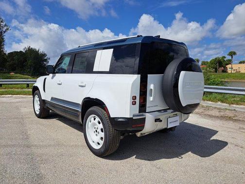 2025 Land Rover Defender 110 P300