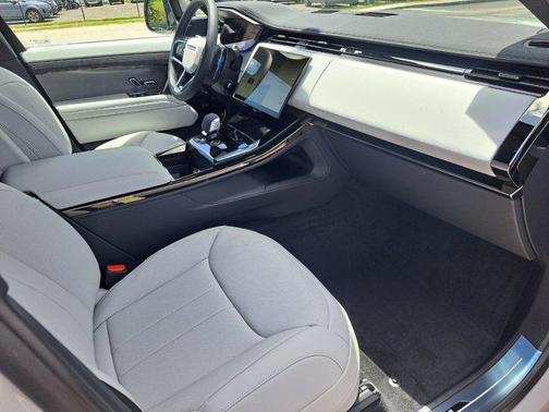2025 Land Rover Range Rover Sport SE