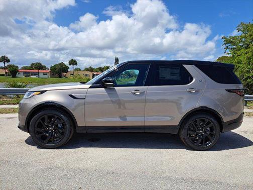 2025 Land Rover Discovery P300 Dynamic SE