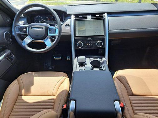 2025 Land Rover Discovery P300 Dynamic SE