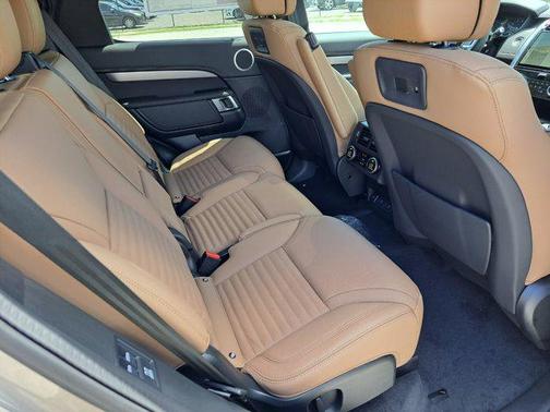 2025 Land Rover Discovery P300 Dynamic SE