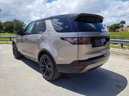2025 Land Rover Discovery P300 Dynamic SE