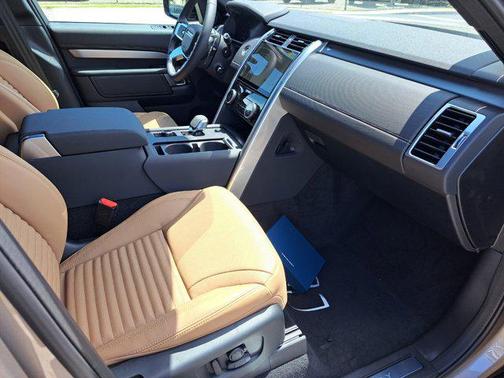 2025 Land Rover Discovery P300 Dynamic SE