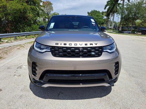 2025 Land Rover Discovery P300 Dynamic SE