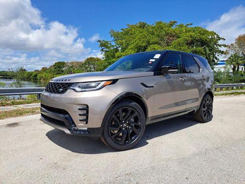 2025 Land Rover Discovery P300 Dynamic SE