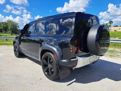 2020 Land Rover Defender 110 SE