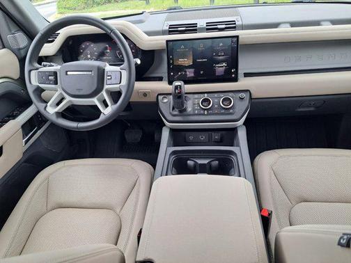 2023 Land Rover Defender 130 SE