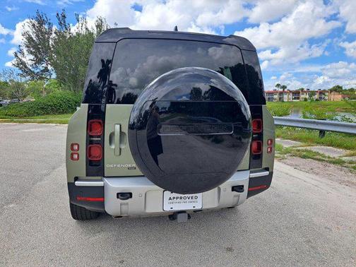 2023 Land Rover Defender 130 SE