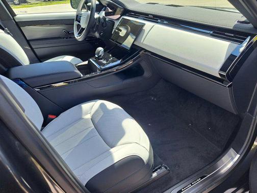 2025 Land Rover Range Rover Sport SE