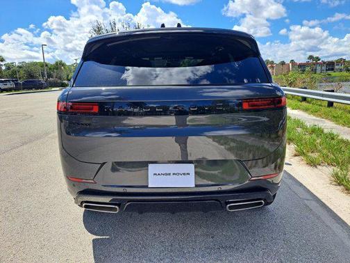 2025 Land Rover Range Rover Sport SE