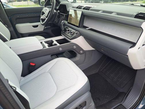 2025 Land Rover Defender 110 P300