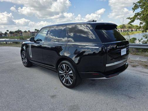 Santorini Black Metallic 2025 Land Rover Range Rover P550e Autobiography