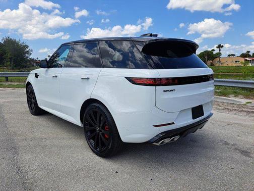 2025 Land Rover Range Rover Sport SE