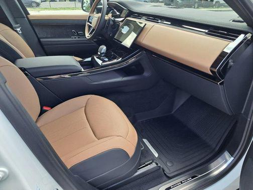2025 Land Rover Range Rover Sport SE