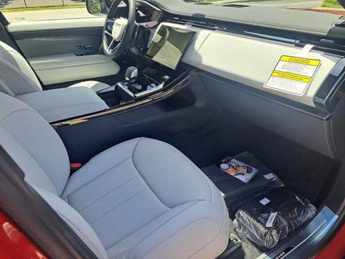 2025 Land Rover Range Rover Sport SE