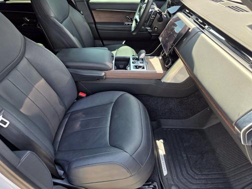 Fuji White 2023 Land Rover Range Rover P400 SE
