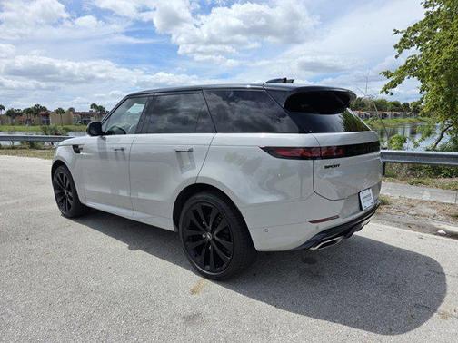 2025 Land Rover Range Rover Sport SE