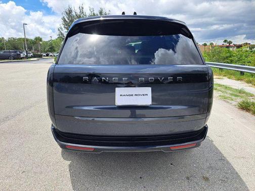 2025 Land Rover Range Rover P530 SE