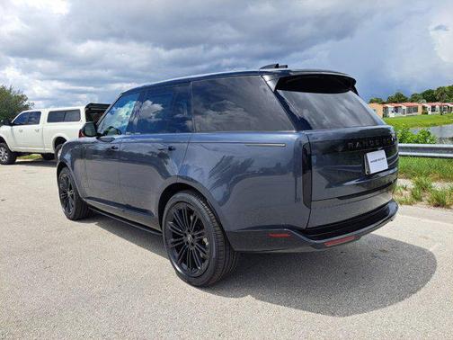 2025 Land Rover Range Rover P530 SE