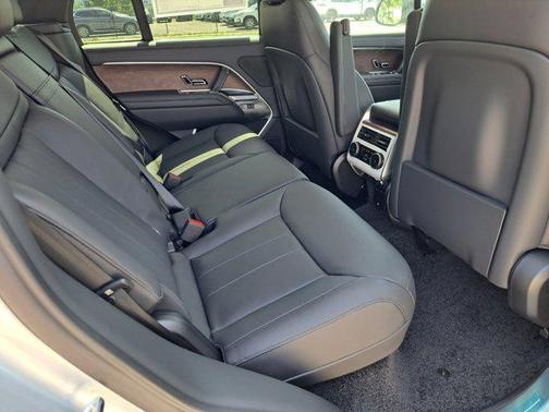 2025 Land Rover Range Rover P400 SE