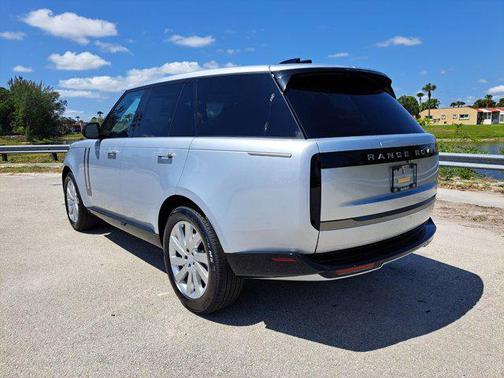 2025 Land Rover Range Rover P400 SE