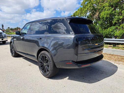 2025 Land Rover Range Rover P400 SE 7 Seat