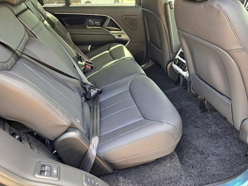 2025 Land Rover Range Rover P400 SE 7 Seat