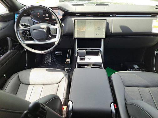 2025 Land Rover Range Rover P400 SE 7 Seat