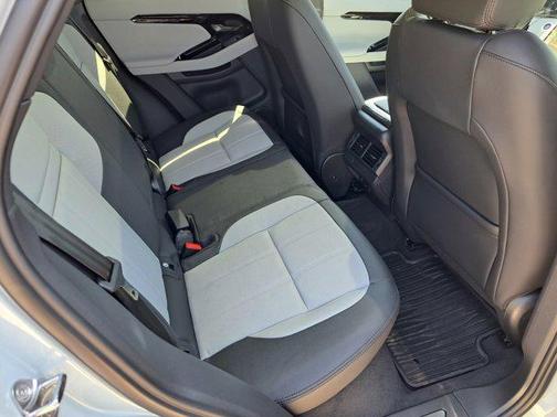 2026 Land Rover Range Rover Evoque Dynamic SE
