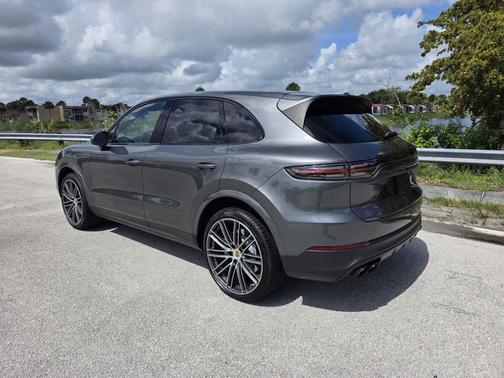 Gray 2022 Porsche Cayenne Cayenne
