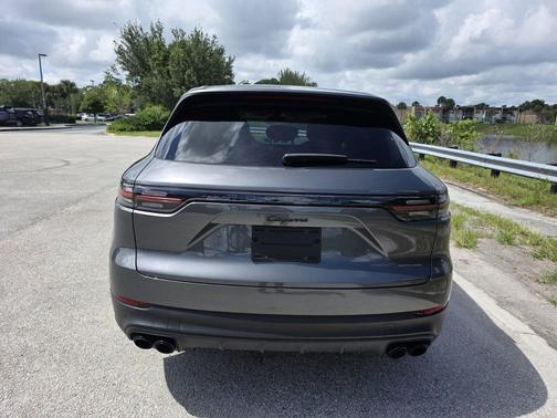 Gray 2022 Porsche Cayenne Cayenne