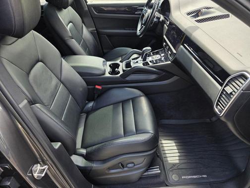 Gray 2022 Porsche Cayenne Cayenne