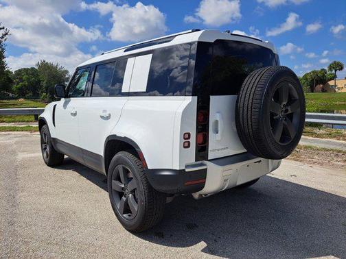 2025 Land Rover Defender 110 P300