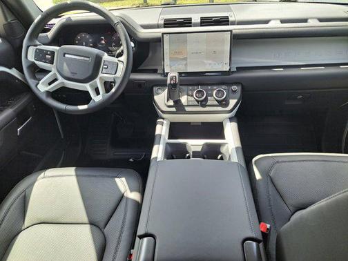 2025 Land Rover Defender 110 P300