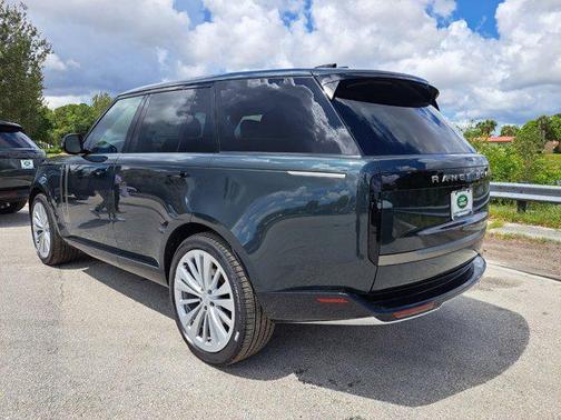 2025 Land Rover Range Rover P400 SE