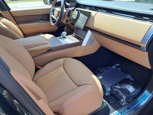 2025 Land Rover Range Rover P400 SE