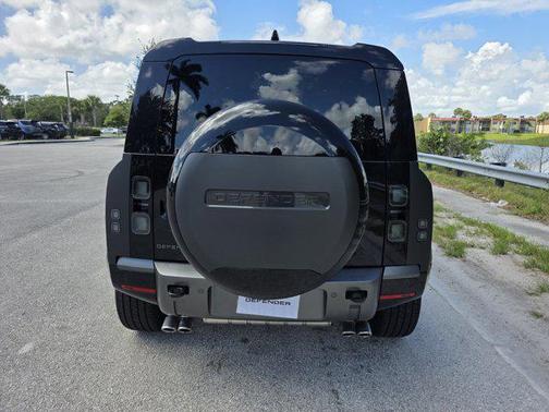 Carpathian Grey Prem Met 2026 Land Rover Defender 110 V8
