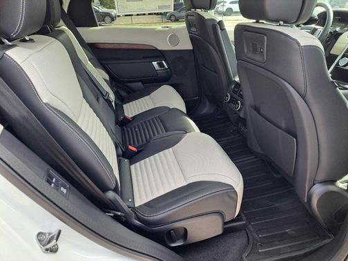 2025 Land Rover Discovery P360 Dynamic SE