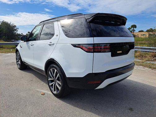 2025 Land Rover Discovery P360 Dynamic SE