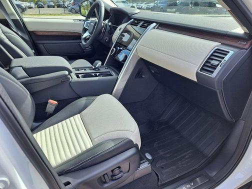 2025 Land Rover Discovery P360 Dynamic SE
