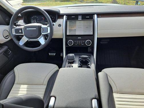2025 Land Rover Discovery P360 Dynamic SE