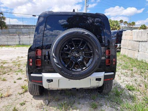 2025 Land Rover Defender 110 P300
