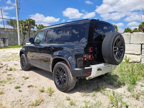 2025 Land Rover Defender 110 P300