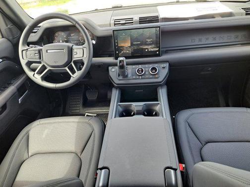 2025 Land Rover Defender 110 P300