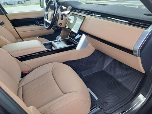 2025 Land Rover Range Rover P530 SE 7 Seat